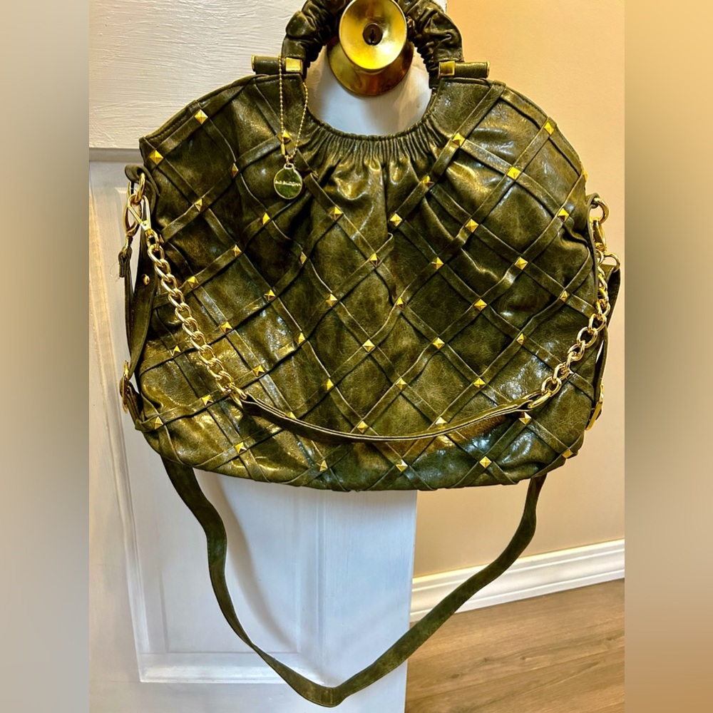 Olive Green. Stylish and Spacious.